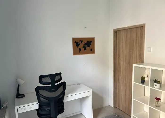 Wide And Bright In * קרקוב