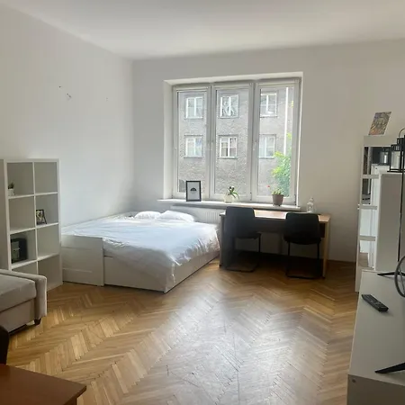 Privatunterkunft Wide And Bright In