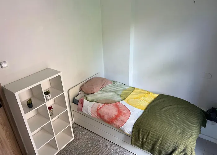 Privatunterkunft Wide And Bright In