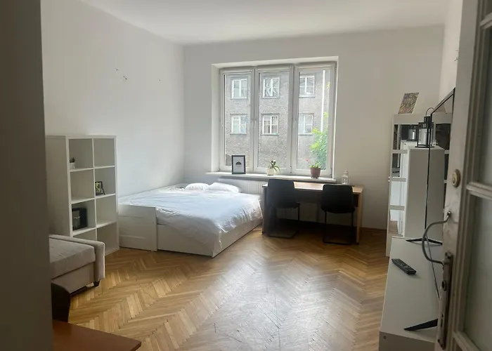 Privatunterkunft Wide And Bright In