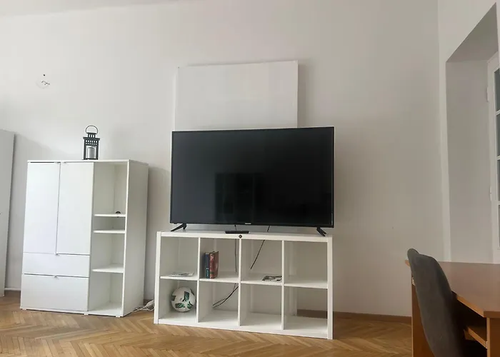 Privatunterkunft Wide And Bright In *